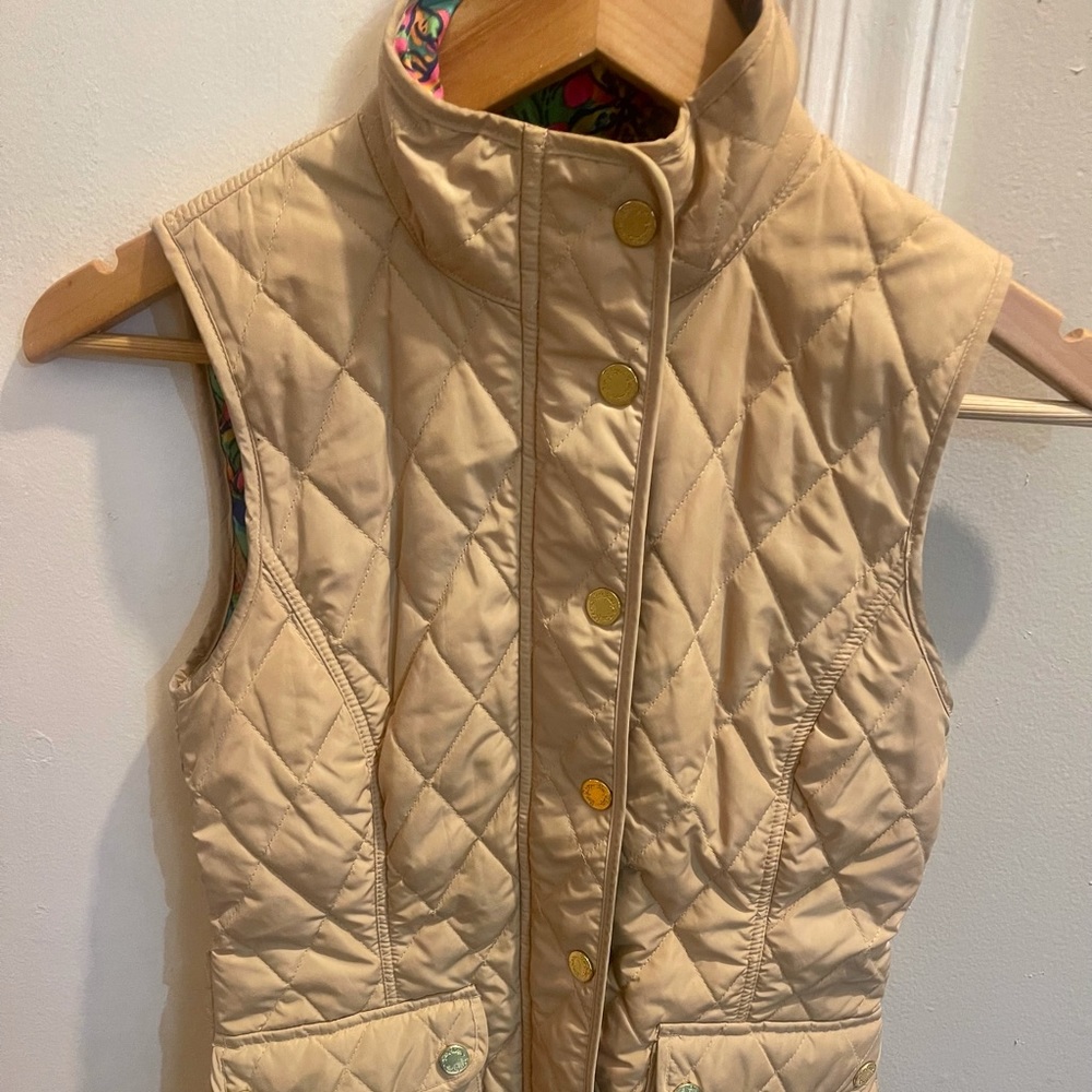 Lilly Pulitzer Getaway Quilted Vest in Almond - Picture 6 of 8